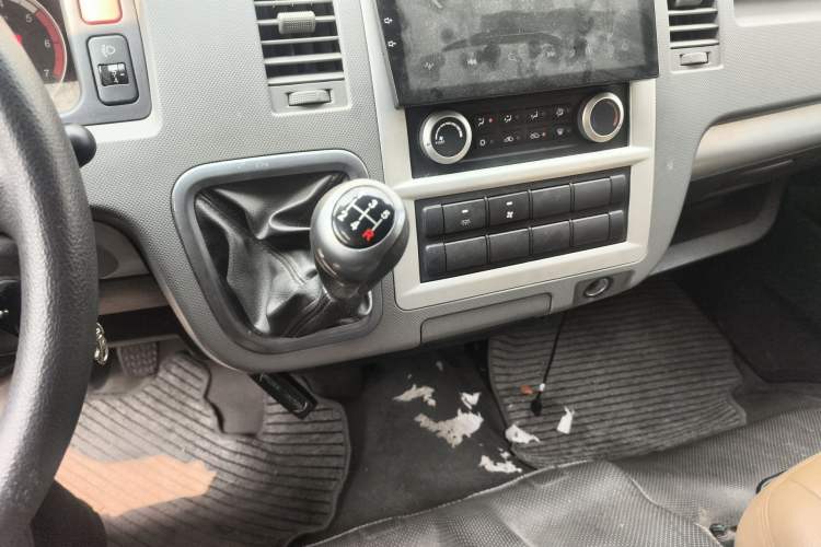 Used Foton Scenic G7 2017 2.0L Long-Wheelbase Business Edition Long-Overhang High-Roof 8-Seater 4Q20M