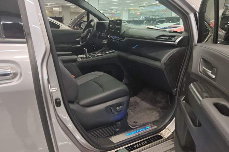 Used Toyota Sienna 2021 2.5L Hybrid Premium Edition