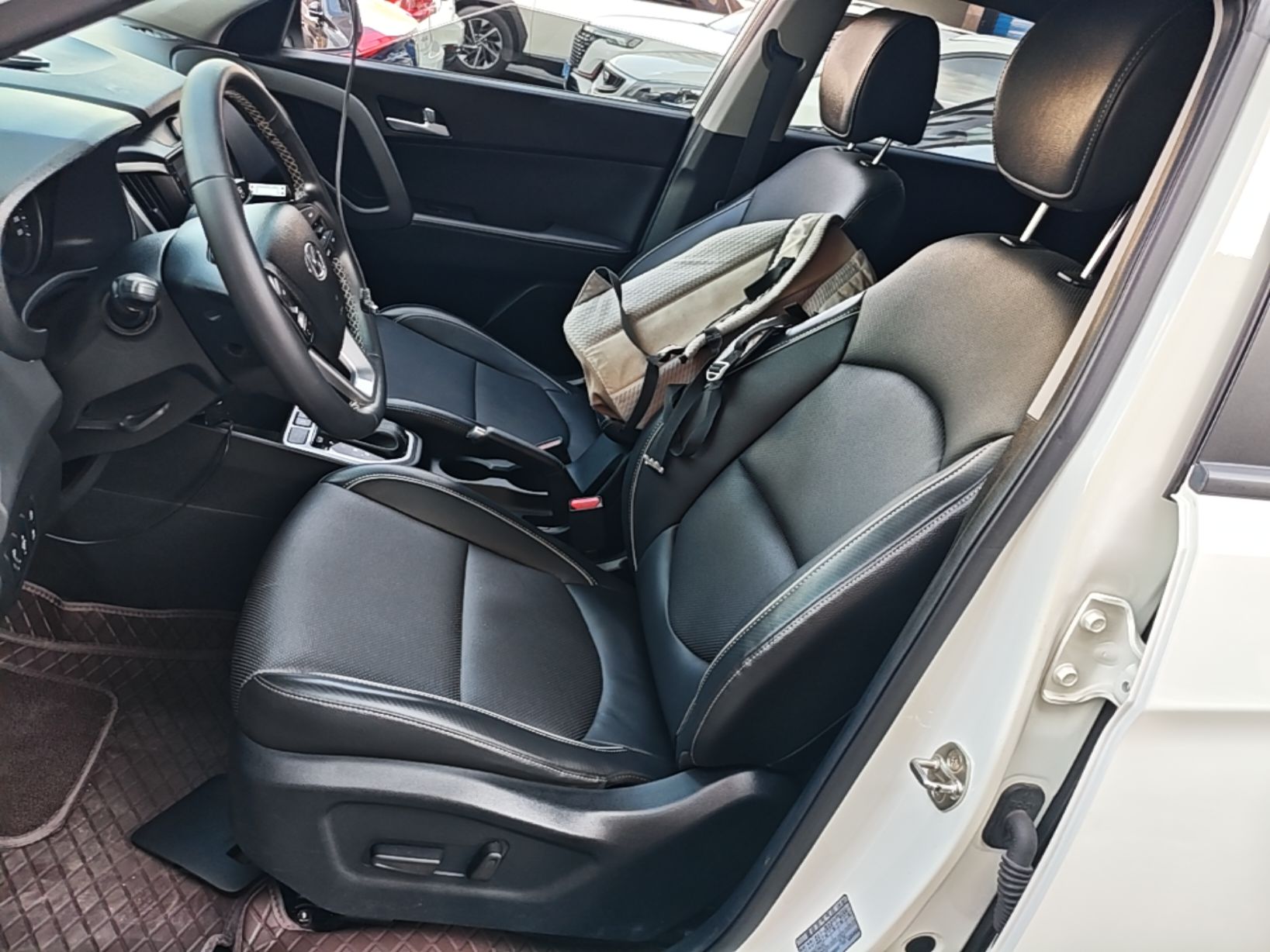 Vordere Reihe im Auto