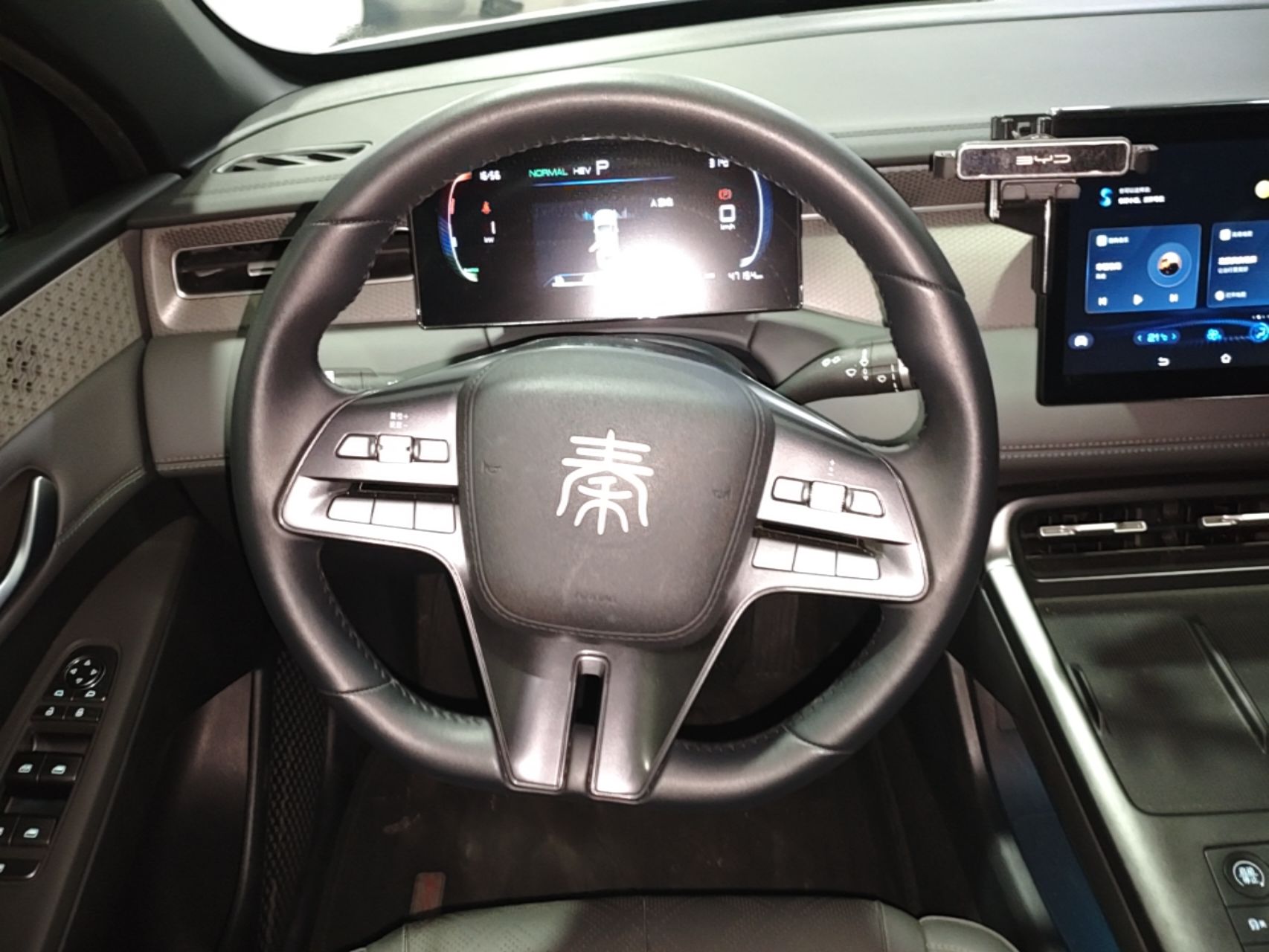 BYD Qin PLUS 2025 DM-i Smart Drive 55KM Leading Model — снимка 19
