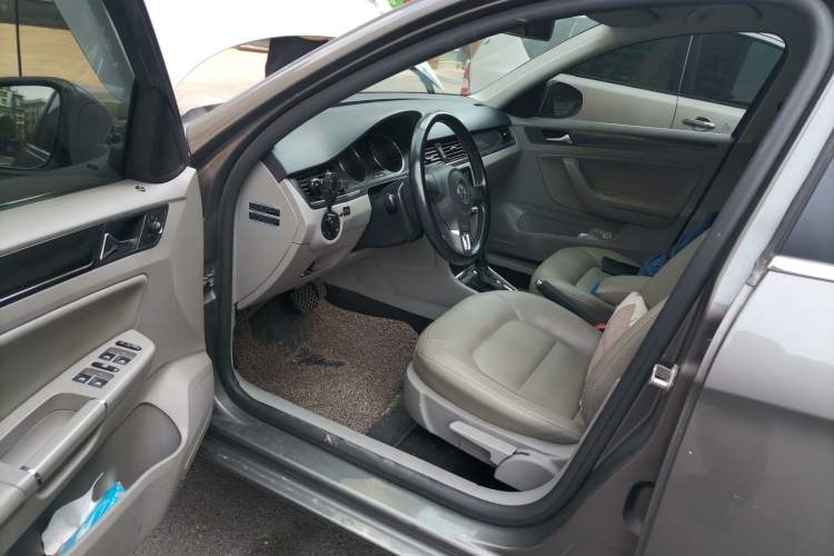 Used Volkswagen Bora 2014 1.6L Automatic Fashion Model Driver Seat