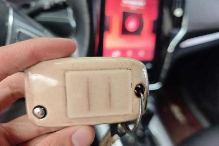 Used Roewe RX5 2018 20T Two-Wheel Drive Automatic Internet Smart Edition
