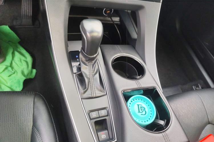 Used Toyota Avalon 2019 2.0L Luxury Edition China VI Standard Gear Lever