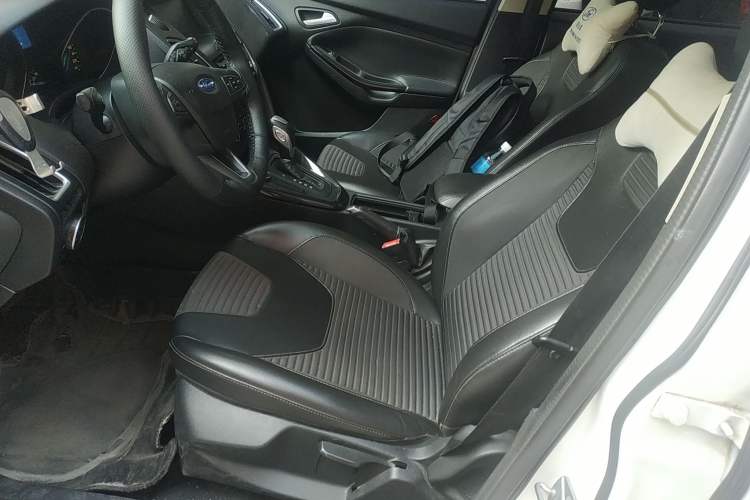 Used Ford Focus 2018 Hatchback Classic 1.6L Automatic Trendy SmartDrive Edition Left Front Seat