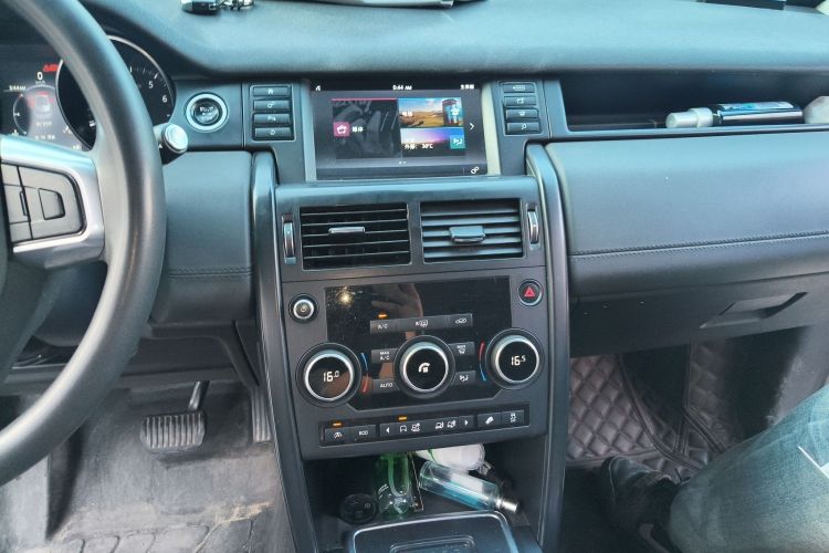 Used Land Rover Discovery Sport 2017 2.0T PURE Audio And AC Panel