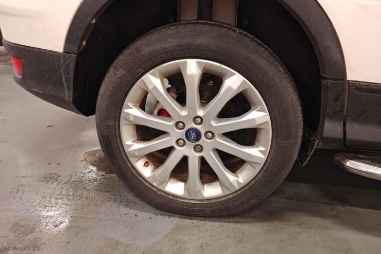 Used Ford Kuga 2013 1.6L GTDi Two-Wheel-Drive Trend Model Right Rear Wheel Hub