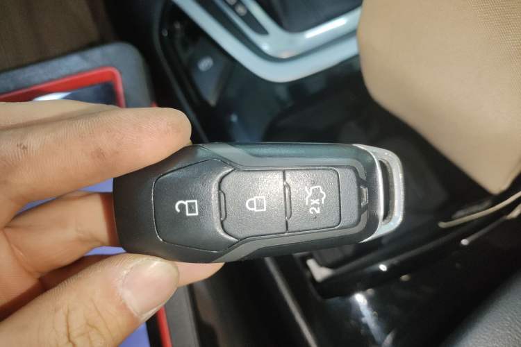 Used Ford Edge 2015 2.0T GTDi 4x4 High-Grade Model
