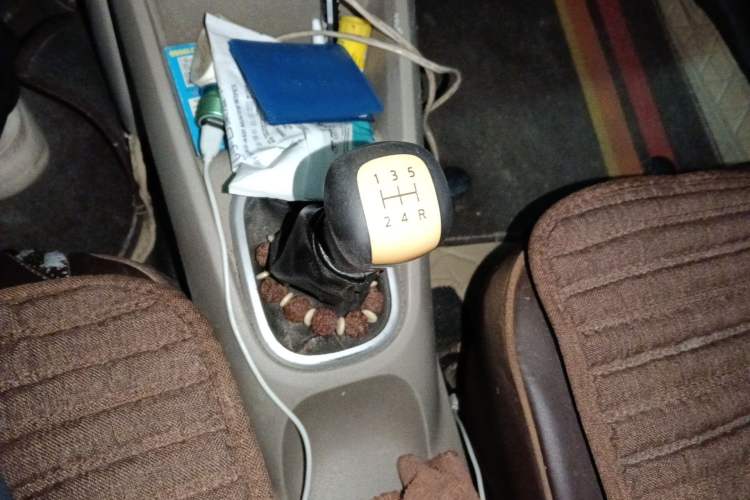 Used Venucia R50 2015 1.6L Manual Fashion Edition Gear Lever