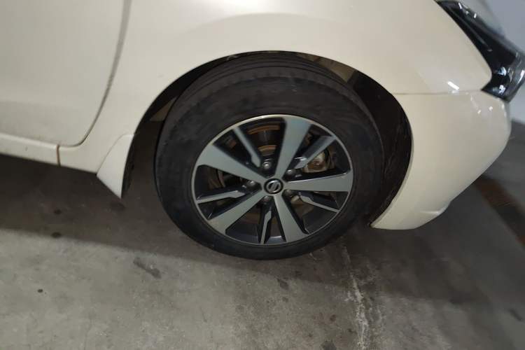 Used Nissan Lannia 2016 1.6L CVT Cool Edition Right Front Wheel Hub
