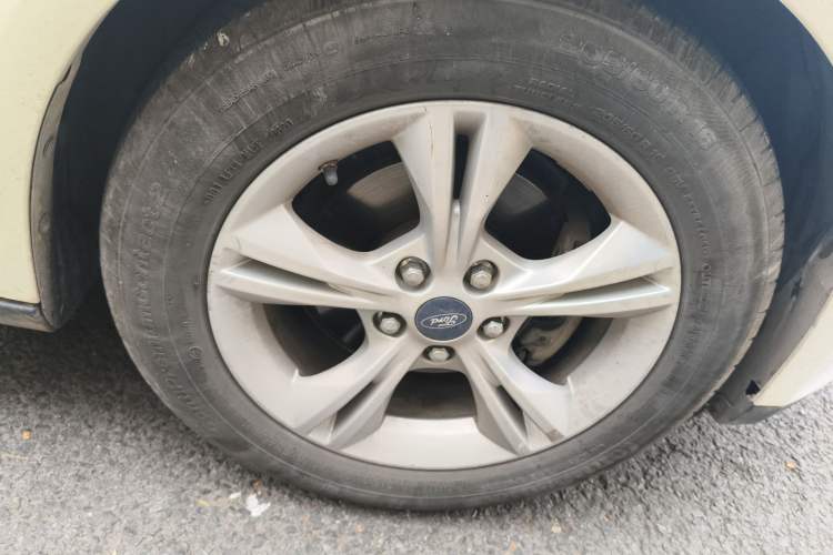 Used Ford Focus 2012 Sedan 1.6L Automatic Fashion Edition