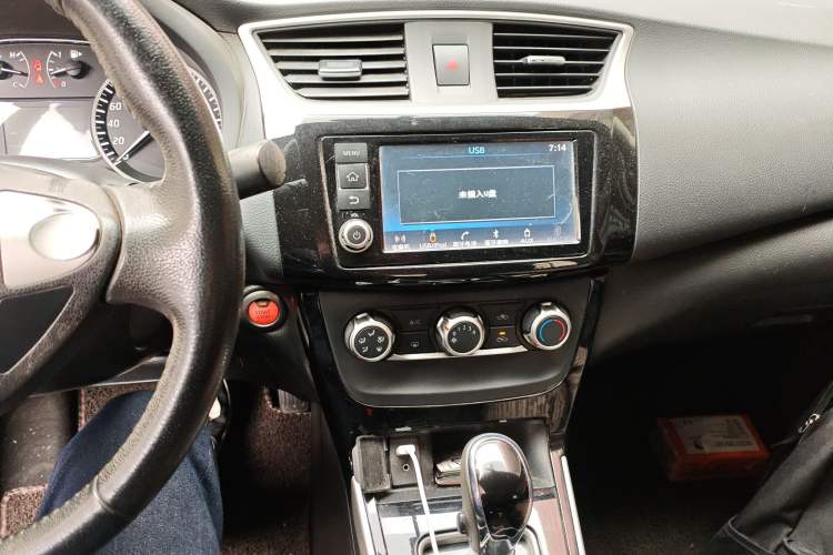 Used Nissan Sylphy 2018 1.6XV CVT Deluxe Edition Audio And AC Panel