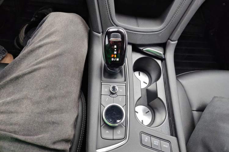 Used Cadillac XT5 2022 2.0T Four-Wheel Drive Luxury Version Gear Lever