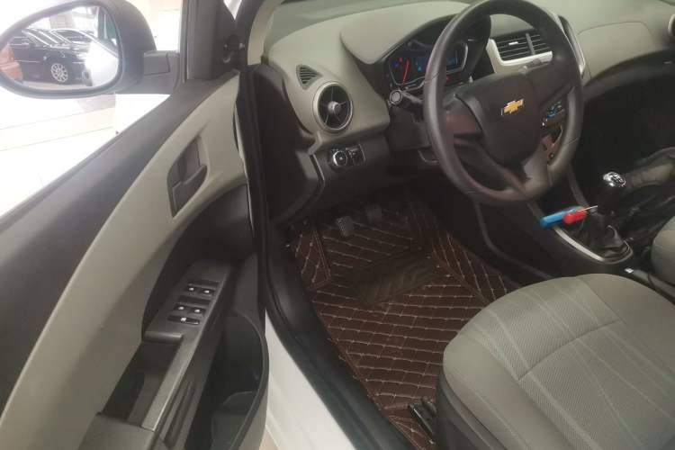 Used Chevrolet Aveo Sonic 2014 Sedan 1.4SL MT Comfort Edition