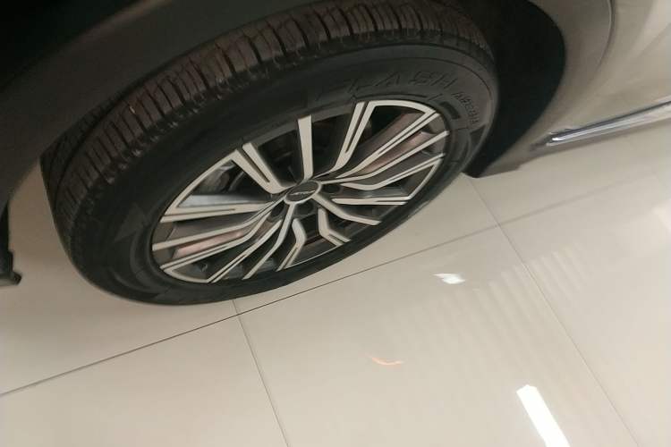 Used JETOUR X70 PLUS 2023 1.5T DCT Ziqiang PRO 5-Seater Left Front Wheel Hub