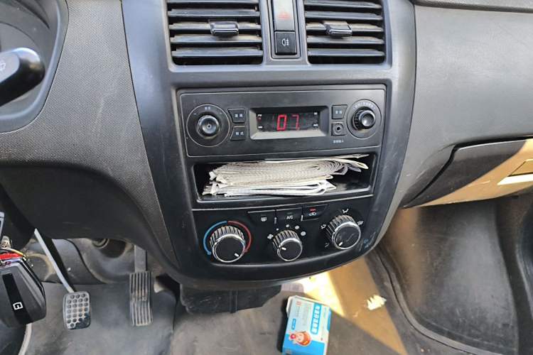 Used Wuling Rongguang 2020 1.2L S Base Model China VI Audio And AC Panel