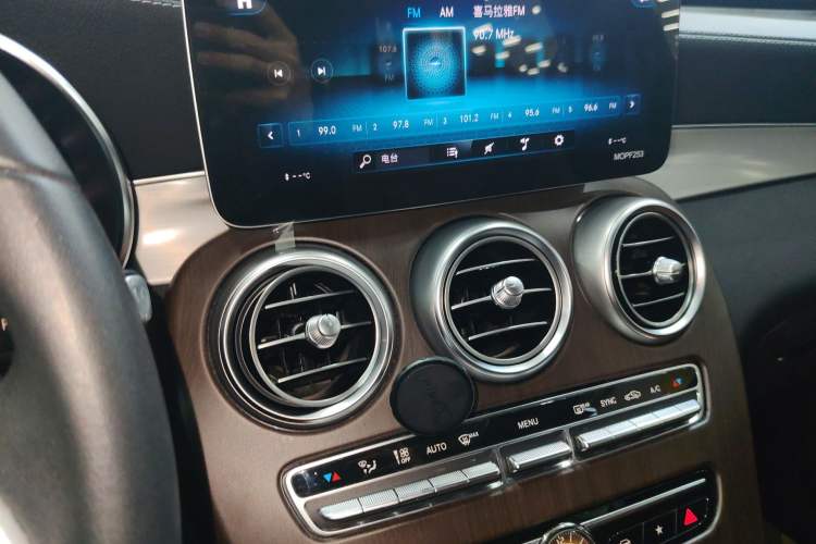 Used Mercedes-Benz GLC 2020 Facelifted GLC 260 L 4MATIC Dynamic Edition Audio And AC Panel