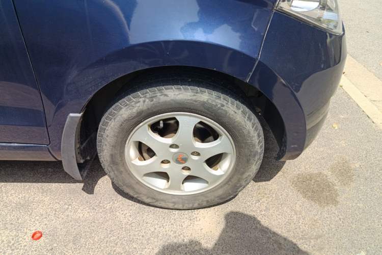 Used Wuling Hongguang 2010 1.2L Base Version China IV Standard Right Front Wheel Hub