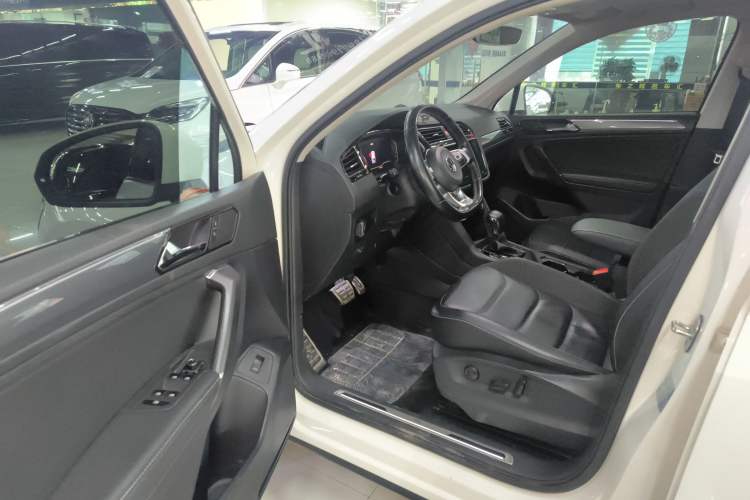 Used Volkswagen Tiguan L 2021 330TSI Automatic Two-Wheel Drive R-Line Enhanced Edition
