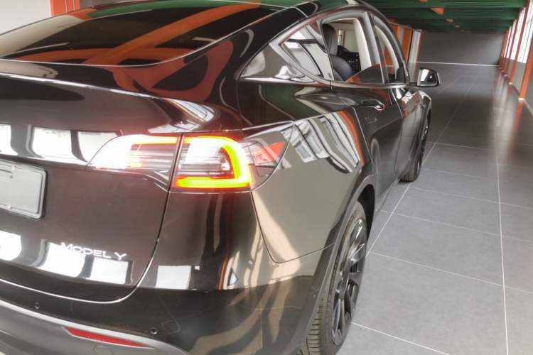 Used Tesla Model Y 2021 Long-Range All-Wheel-Drive Version 3D7