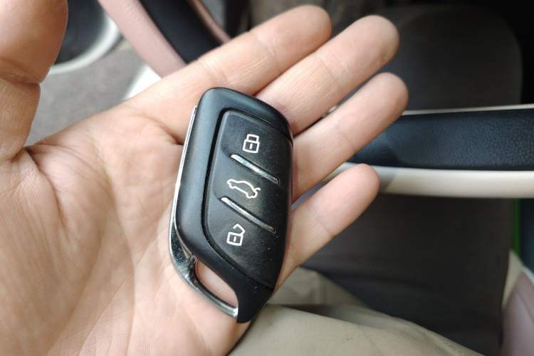 Used Roewe Clever 2021 302 km New Four-Seater Super-Efficient Version
