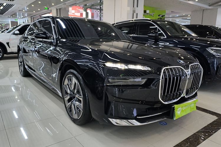 Used BMW i7 2023 xDrive60L Luxury Package
