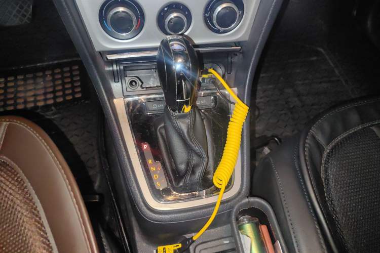 Used Volkswagen Lavida 2013 Revised Version 1.4 TSI DSG Comfort Edition Gear Lever