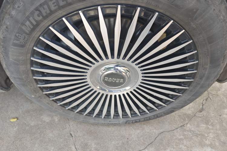 Used Land Rover Range 2023 3.0 L6 360 PS Grand Edition
