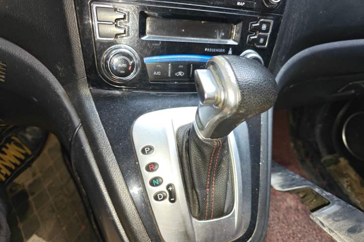 Used Haval H6 2013 Upgraded Model 2.4L Automatic Two-Wheel Drive Elite Version Gear Lever