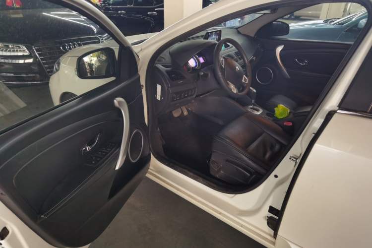 Used Renault Fluence 2013 2.0L Comfort Edition