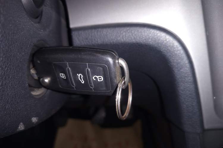 Used Volkswagen Lavida 2013 Revised Classic 1.6L Manual Fashion Edition