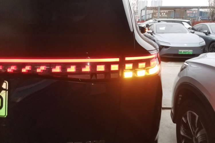 Used Dongfeng eπ eπ008 2024 636Max All-Electric Version 6 Seats
