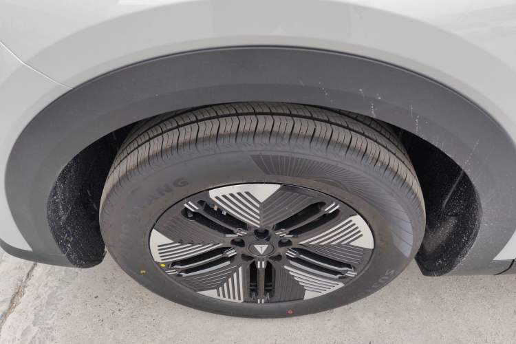 Used Deepal S05 2026 Model 520Max Pure Electric Edition Left Front Wheel Hub