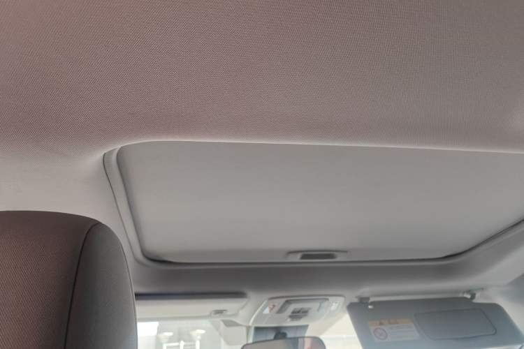 Used Toyota SIENNA 2023 2.5L Hybrid Comfort Edition Headliner