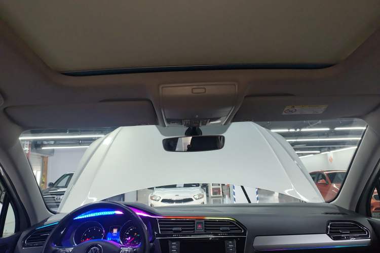 Used Volkswagen Tiguan L 2018 330TSI Automatic Two-Wheel Drive Luxury Edition Headliner