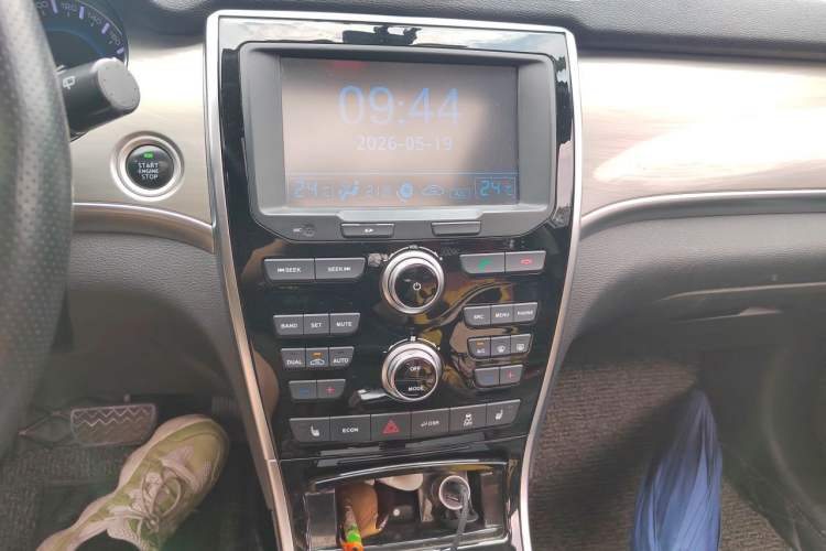 Used Haval H2 2018 Red-Label 1.5T Dual-Clutch Two-Wheel-Drive Luxury Model