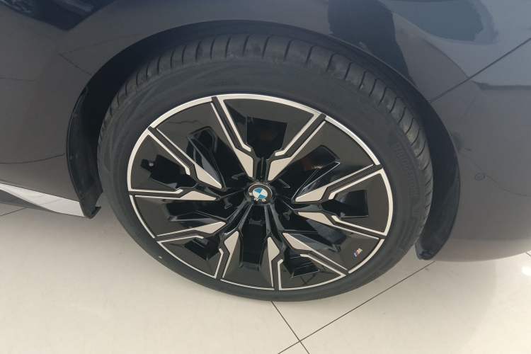 Used BMW 7 Series 2023 740Li Luxury Edition with Premium Package Exterior 4