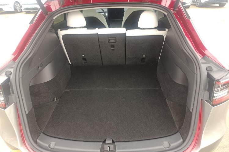 Used Tesla Model Y 2023 High-Performance All-Wheel-Drive Version
