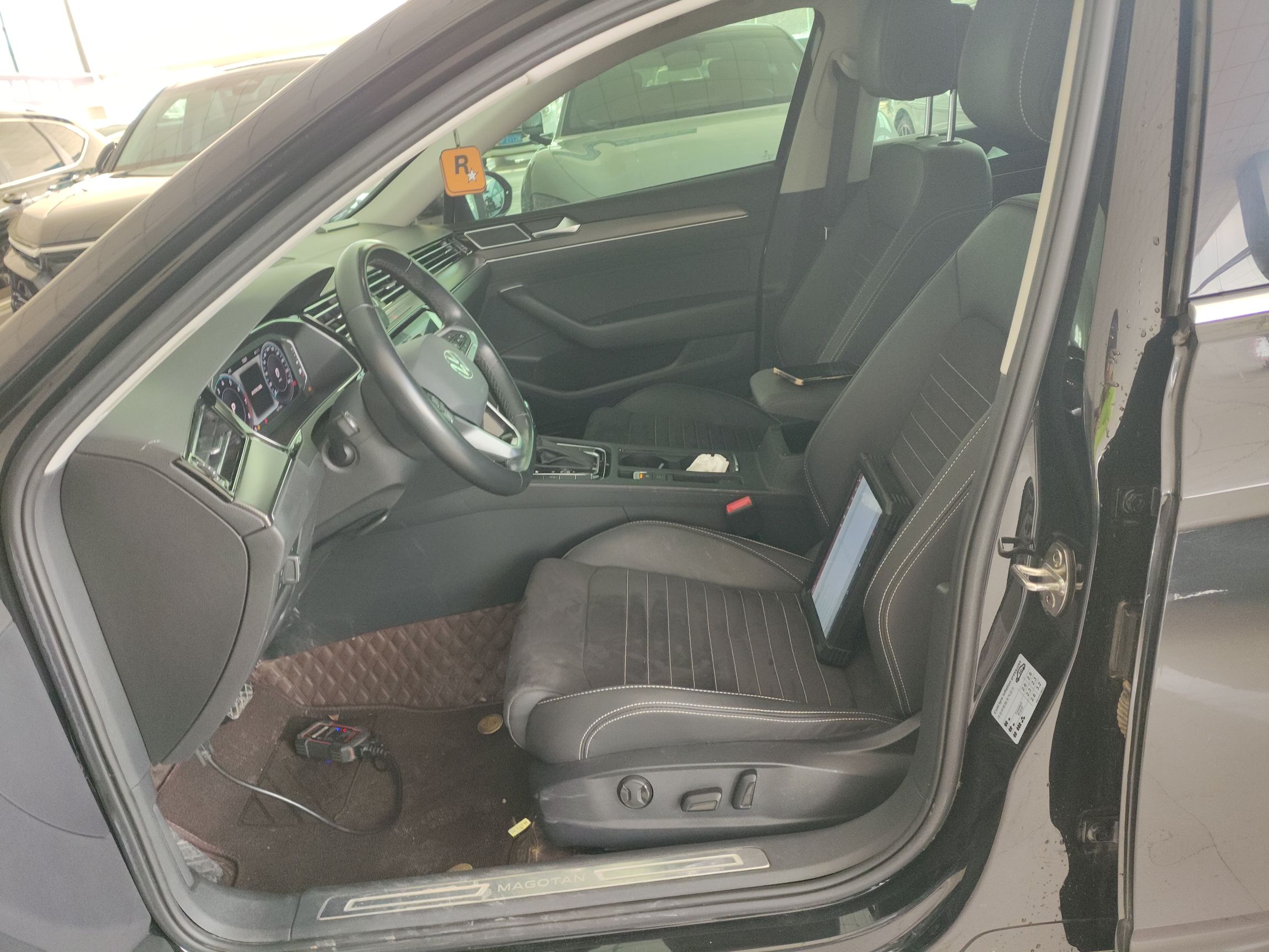 Переднее сиденье в автомобиле