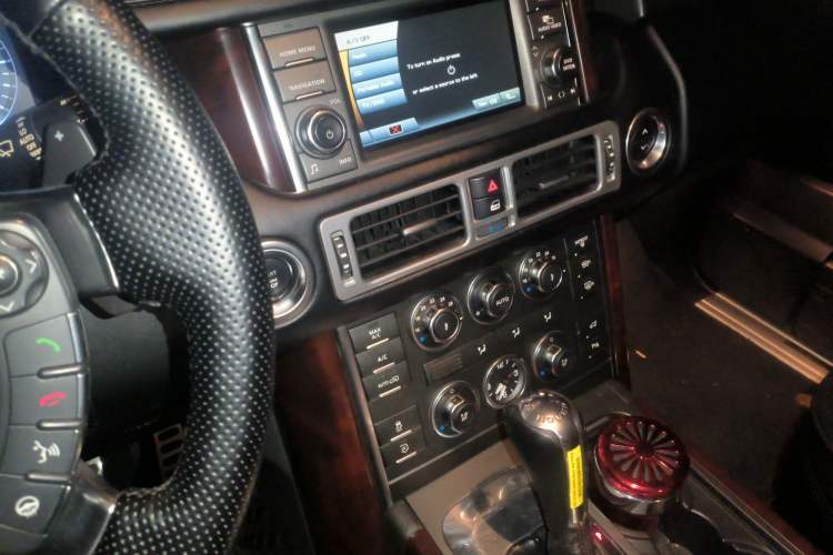 Used Land Rover Range 2012 5.0 SC V8 Audio And AC Panel