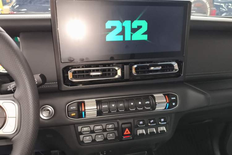 Used 212 T01 2025 2.0T Changfeng
