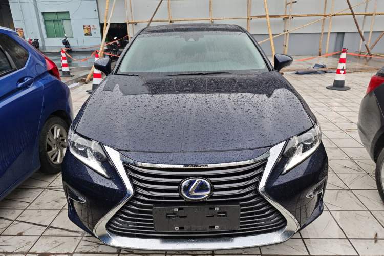 Used Lexus ES 2015 300h Comfort Edition
