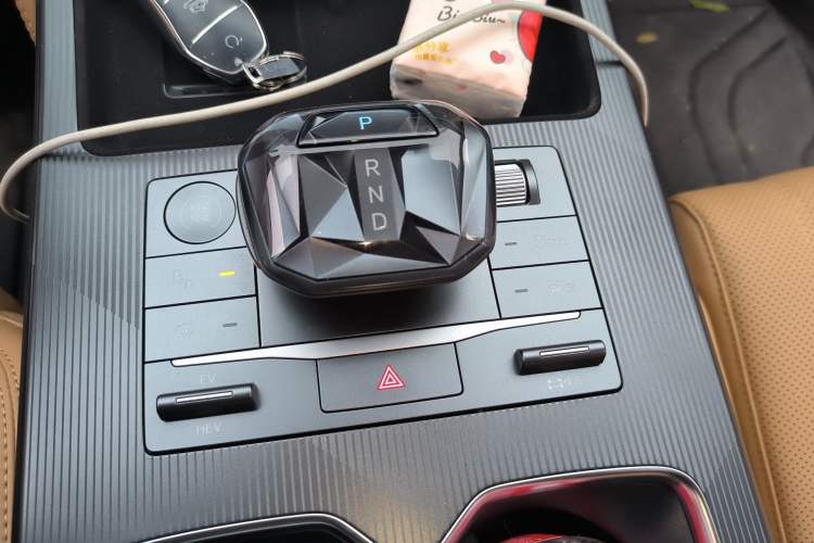 Used BYD Song L DM-i 2024 112 km Beyond Edition Gear Lever