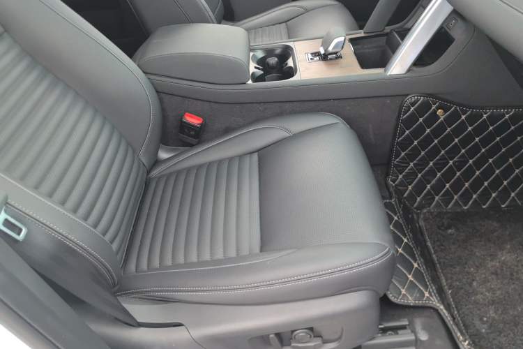 Used Land Rover Discovery Sport 2024 Performance Tech Edition Right Front Seat