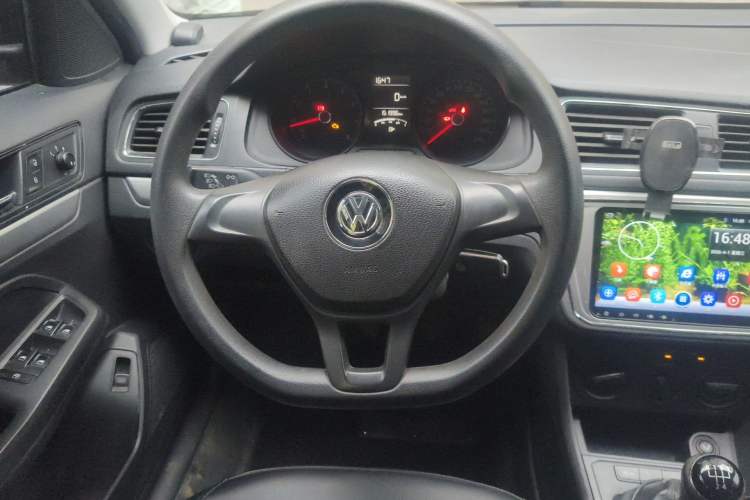 Used Volkswagen Lavida 2015 1.6L Manual Fashion Edition Steering Wheel