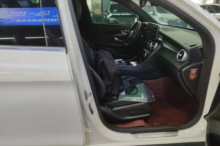 Used Mercedes-Benz GLC 2018 Facelift GLC 260 4MATIC Luxury Edition
