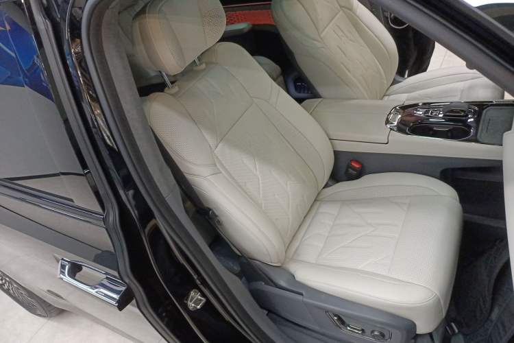 Used Zeekr 009 2024 7-Seater Walk-Through Version Four-Wheel Drive 108 kWh