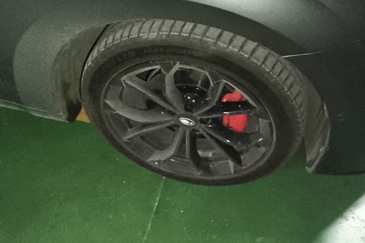 Used ORA Lightning Cat 2024 Dark Night Edition 555km Prestige Version Right Front Wheel Hub