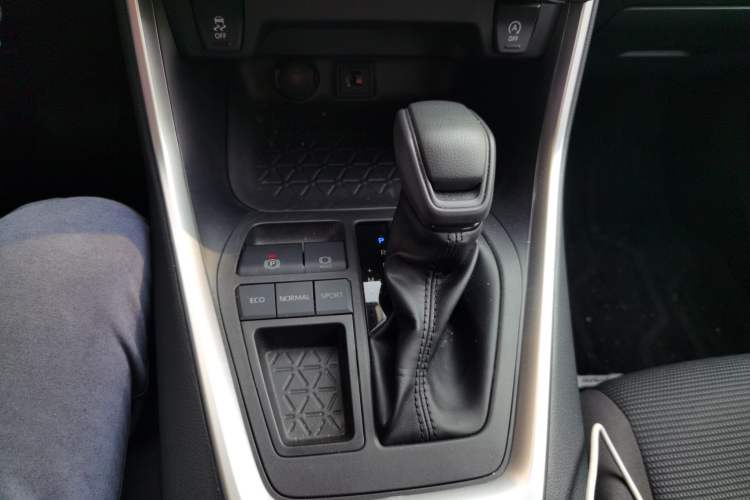 Used Toyota RAV4 2024 2.0L CVT Two-Wheel Drive Urban Edition
