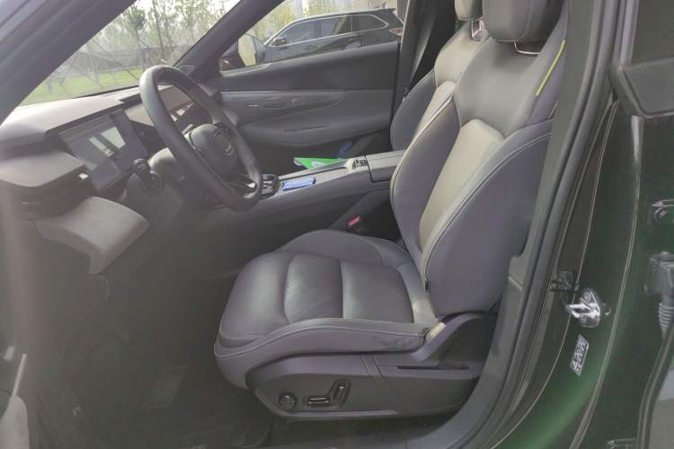 Used Lynk & Co 08 EM-P 2023 120km Long-Range Pro