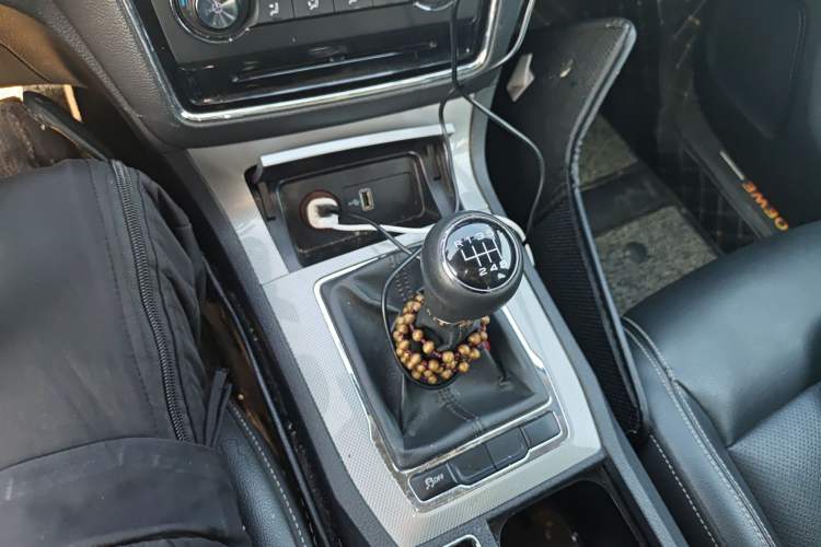 Used Roewe RX5 2018 20T Two-Wheel Drive Manual Flagship Edition